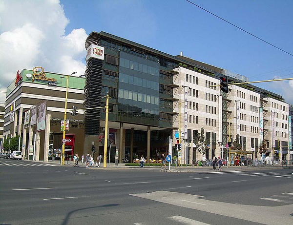 Mom Park Shopping Mall